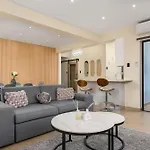 Stylish Mouille Point Flat With Sea Views