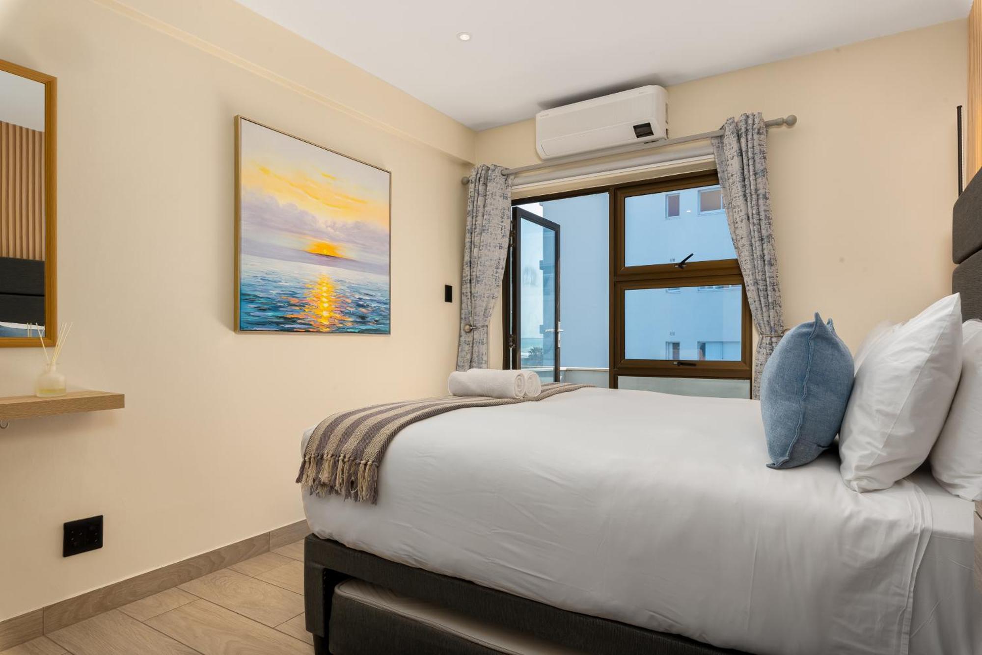 Stylish Mouille Point Flat With Sea Views * Cape Town