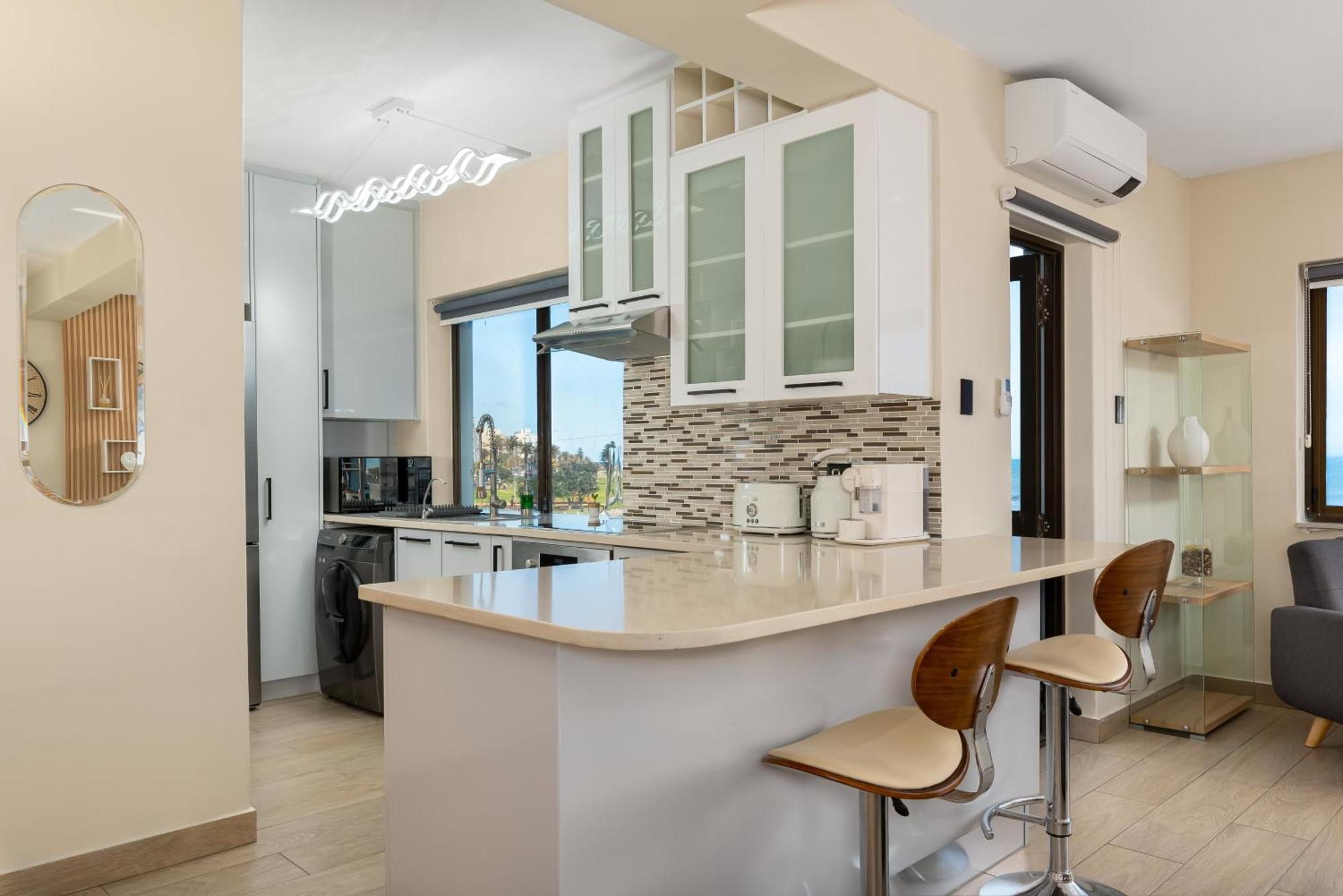 Stylish Mouille Point Flat With Sea Views