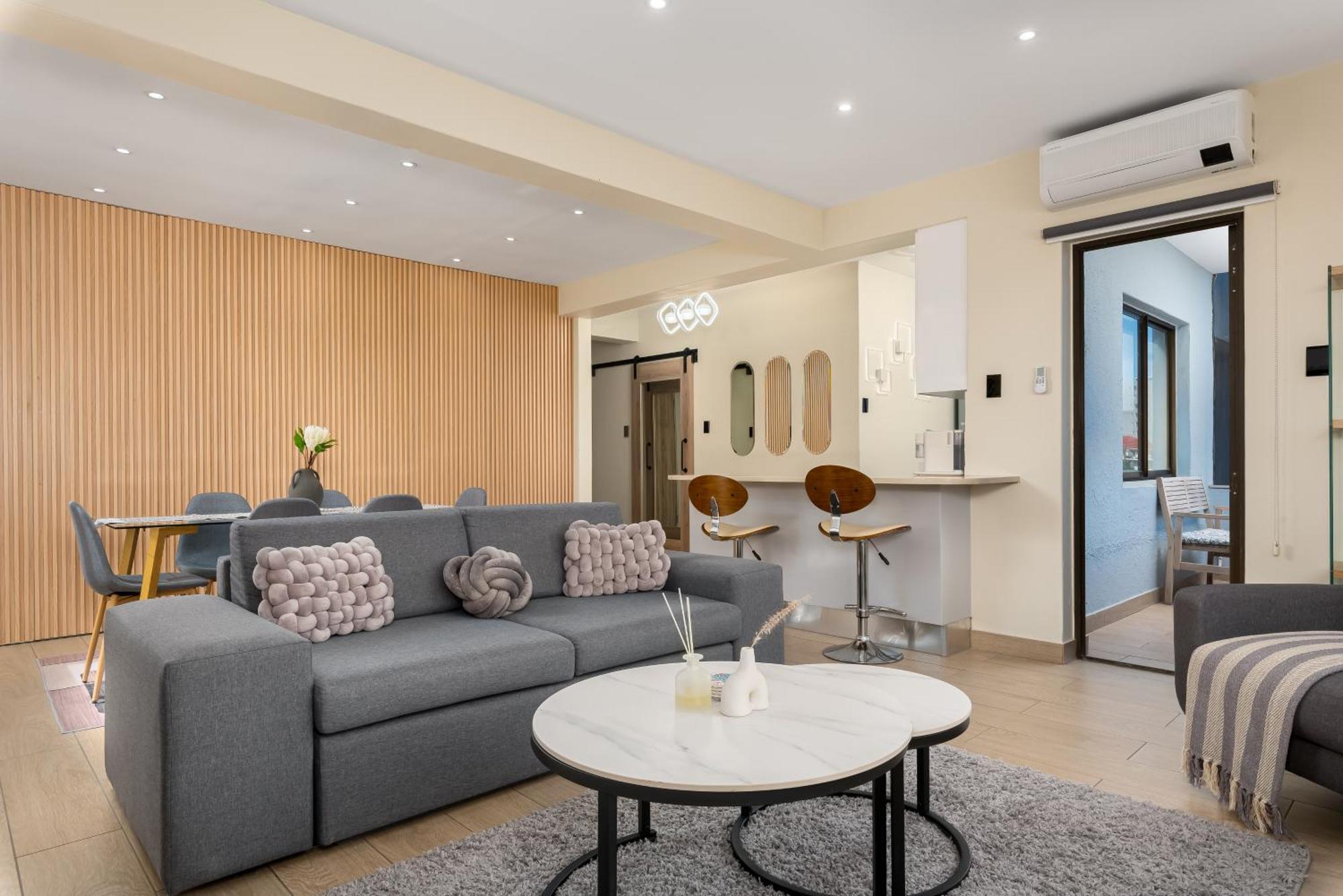 Stylish Mouille Point Flat With Sea Views Apartment *