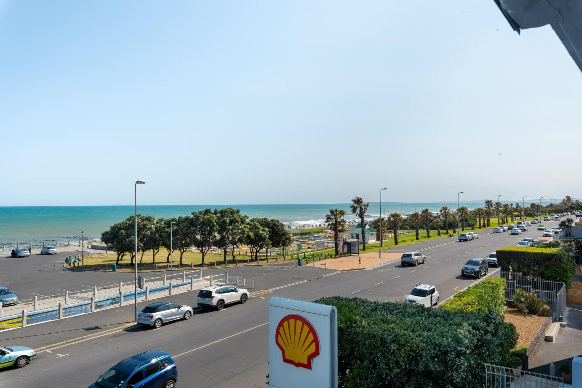Apartment Stylish Mouille Point Flat With Sea Views Cape Town